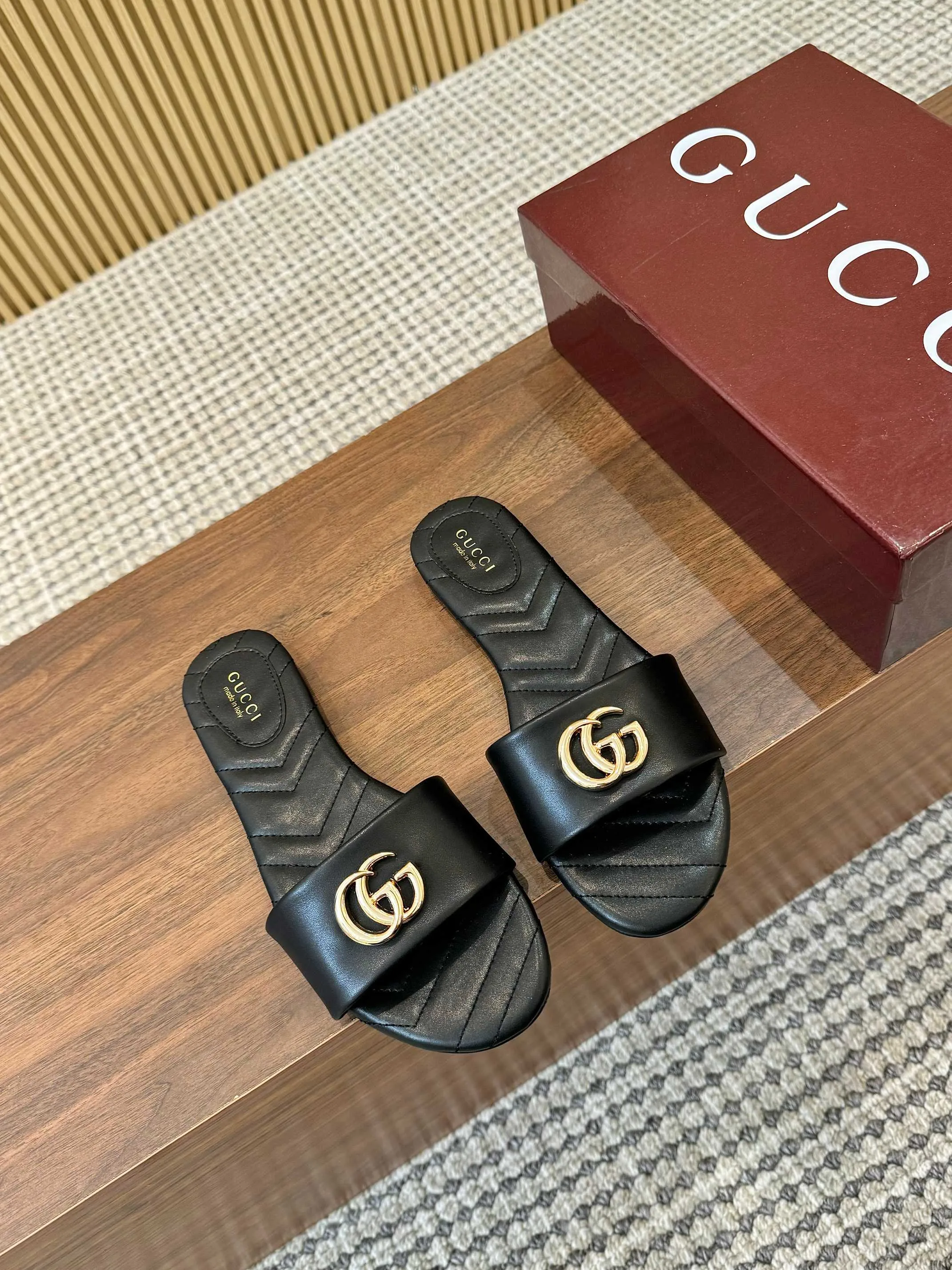 👟👟Ex-factory price 440👟👟 💯💯💯Gucci 2025 spring and summer latest popular slip-on sandals series... [Round toe] Latest double G buckle. Embroidery style Original quality 🍃Original European style, 💥perfect on the feet💃💃When worn with this shoe, it is elegant and crystal clear. No matter the materials of the accessories, they are all customized one by one. You must go to get the original version. The whole series is full of exciting and innovative elements. The texture of different materials, the texture of the materials, and the expression of the materials have a strong artistic atmosphere... ❶ Upper: imported cowhide ❷ Inner lining: customized imported sheepskin ❸ Foot pads: customized imported sheepskin ❹ Outsole: imported Italian genuine leather outsole ❺ Heel height: 1.5CM ❻ Packaging: Original full set of packaging ❼ Code number: 35-43 (41.42.43 customized is not returnable)